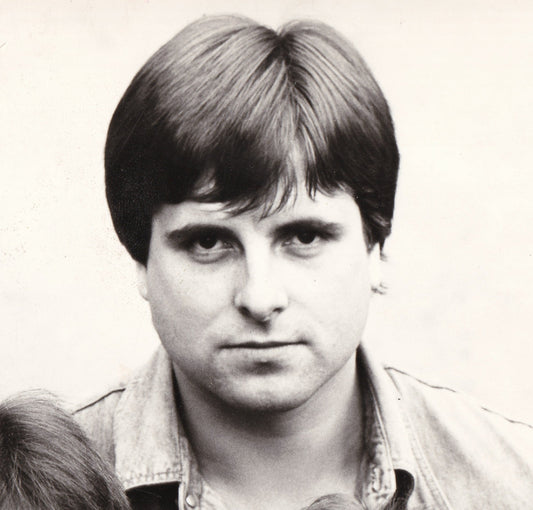 Rainer Kirchmann signiert ebenfalls das Zertifikat für die Metal Edition