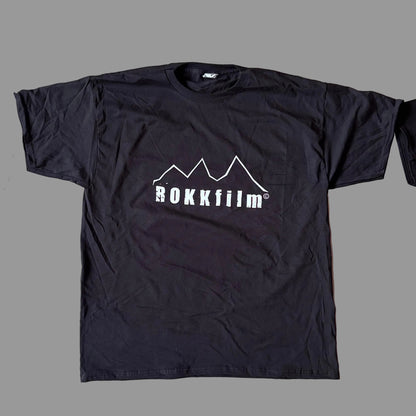 A. ROKKfilm T-Shirt, weißes Logo auf schwarzem Grund, Siebdruck, Fruit of the Loom, Größen XL, L und M